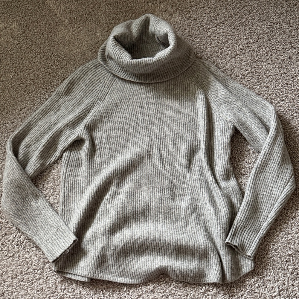 LOFT - grey turtleneck